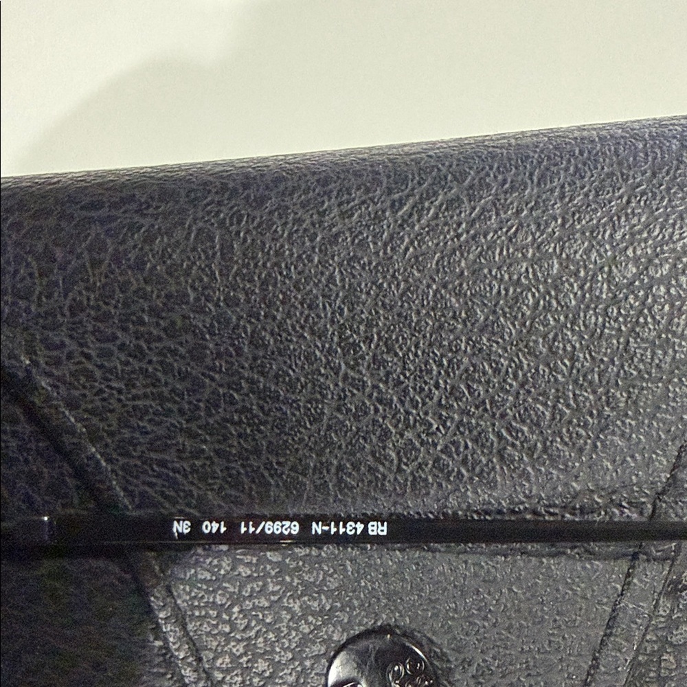 Ray-Ban Black Aviator Shades with Case - Picture 4 of 11